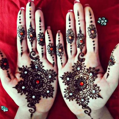 25 Simple And Stylish Glitter Mehndi Designs For Any Occasion