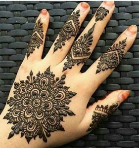 25 Simple and Traditional Circle Mehendi Designs You Should Definitely ...