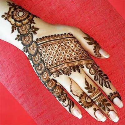 25 Simple and Traditional Circle Mehendi Designs You Should Definitely ...