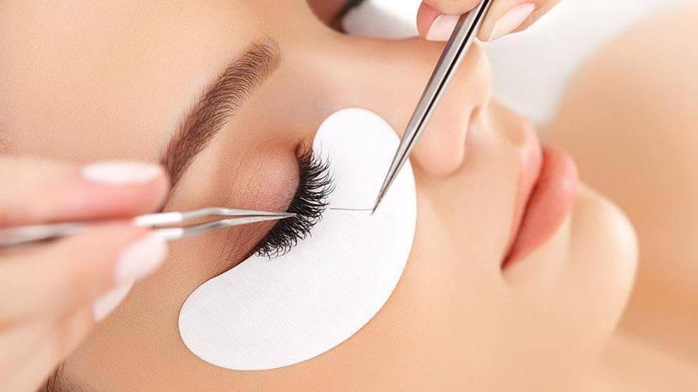  Why You Need to Be Wearing Eyelash Extensions