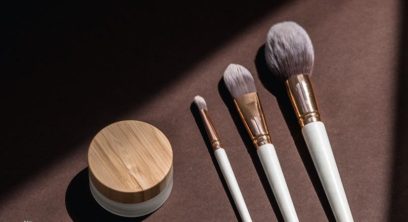 Makeup Brush Guide: The Differences and Uses of Each